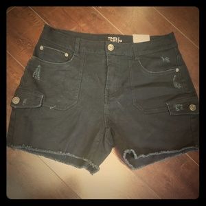 Short high rise shorts